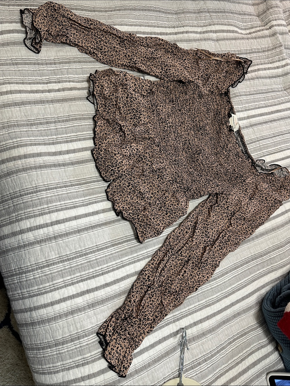 URBAN Romantics Brown Leopard Print Long Sleeve Smocked Top